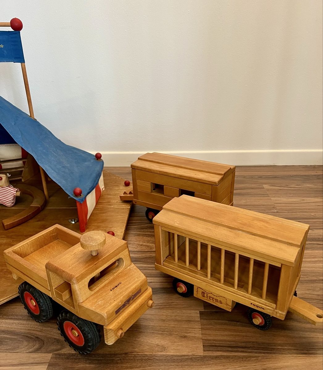 Holzspielzeug Zirkus West Germany mit Fagus Wagen und Zelt (Gebraucht) in  Hunzenschwil fr CHF 82  mit Lieferung auf Ricardo kaufen