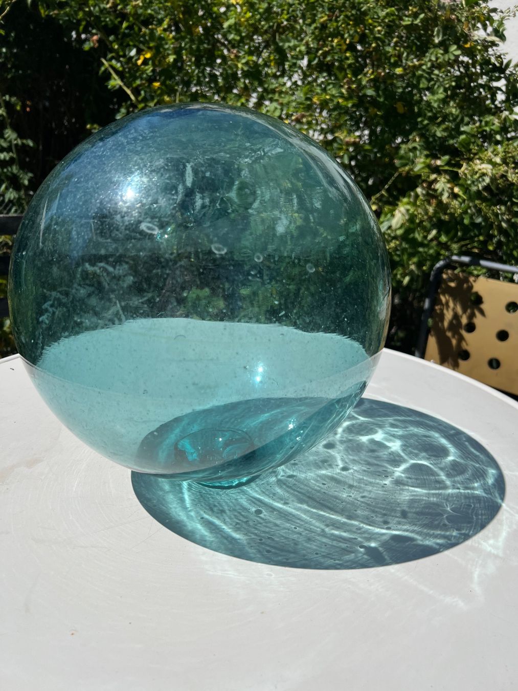 Gläser: Antike Glaskugel hellblau Fischerboje ca. 30cm Durchmesser – Gebraucht aus Zürich von seaside999