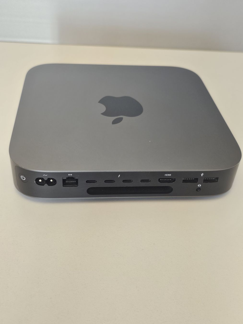 Apple PCs: Mac mini 2018 Intel i3 8gen, 8GB Ram, 256Gb, 4 Thunderbolt 3 – Gebraucht aus Schaffhausen von P3ntiumii 4