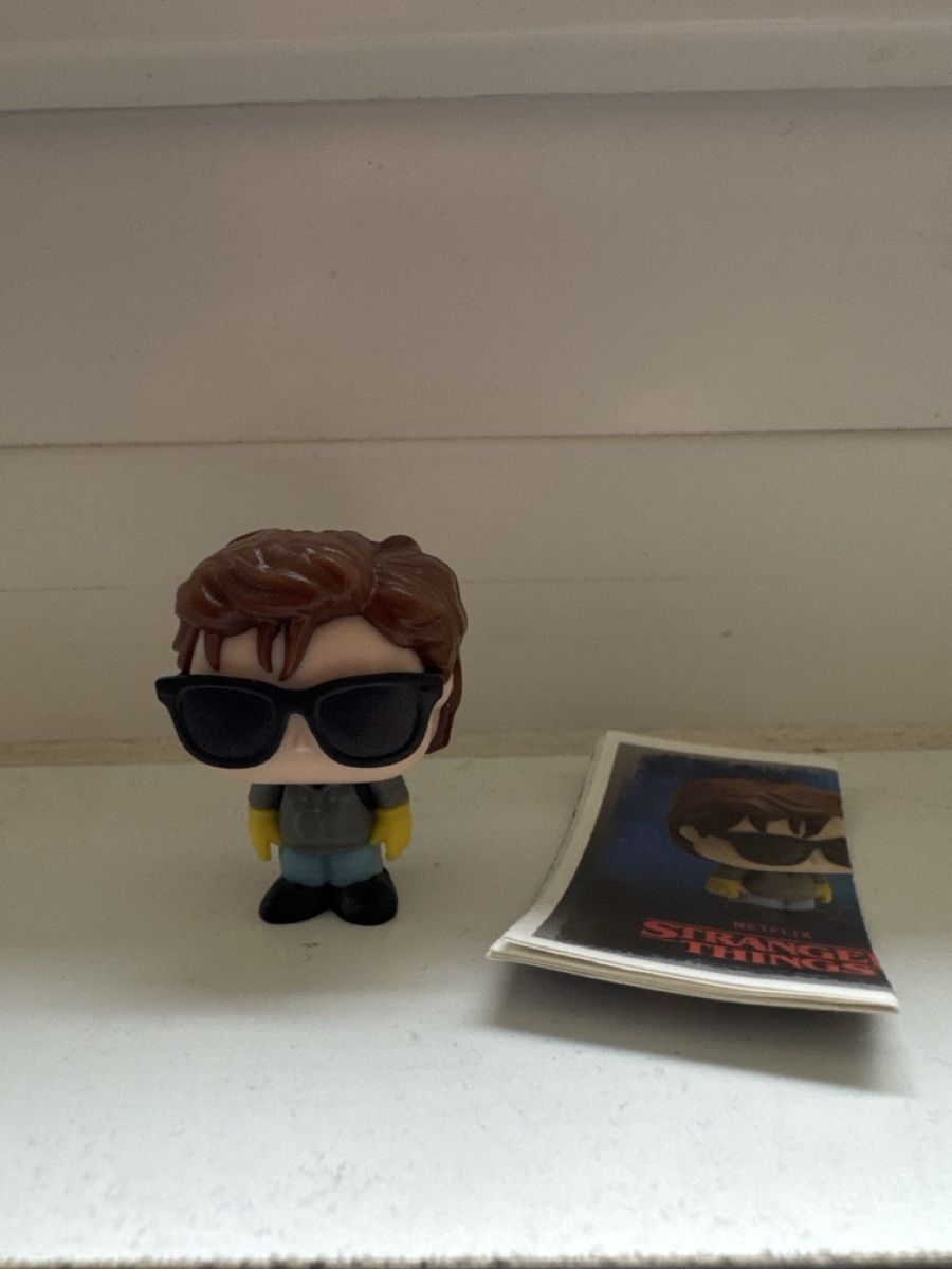 Funko Statuette: Stranger Things Funko Pop Kinder Joy - Steve – Usato da Zürich venduto da thishoyaofmine