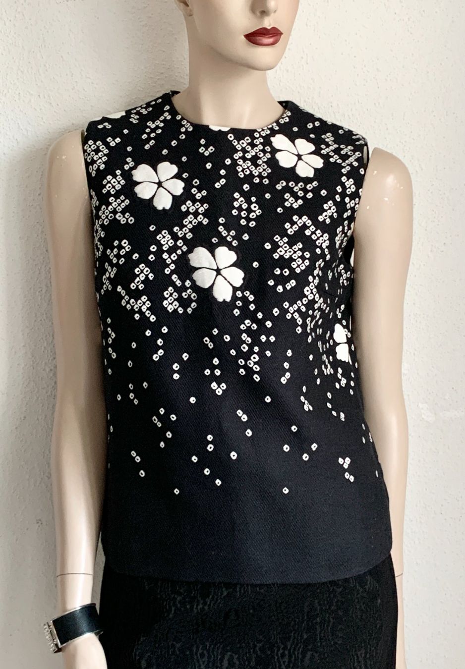 Dsquared2 Top: Schwarzes Top von DSQUARED2 mit weissen Blüten – Usato da Kloten venduto da Nephty 6