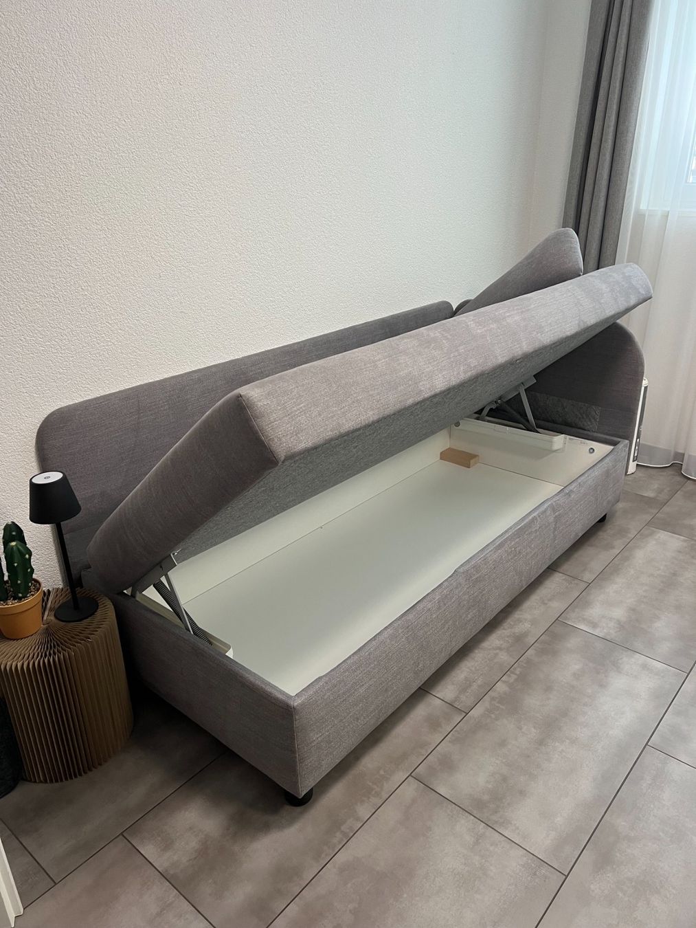 Divani: Sofa / Bett mit viel Stauraum – Usato da Appenzell venduto da Pamela9050 1