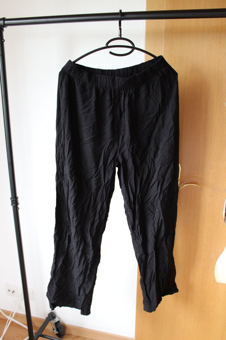 Pantaloni: Stoffhose Chicoree schwarz – Usato da Hombrechtikon venduto da lehnerrr 3