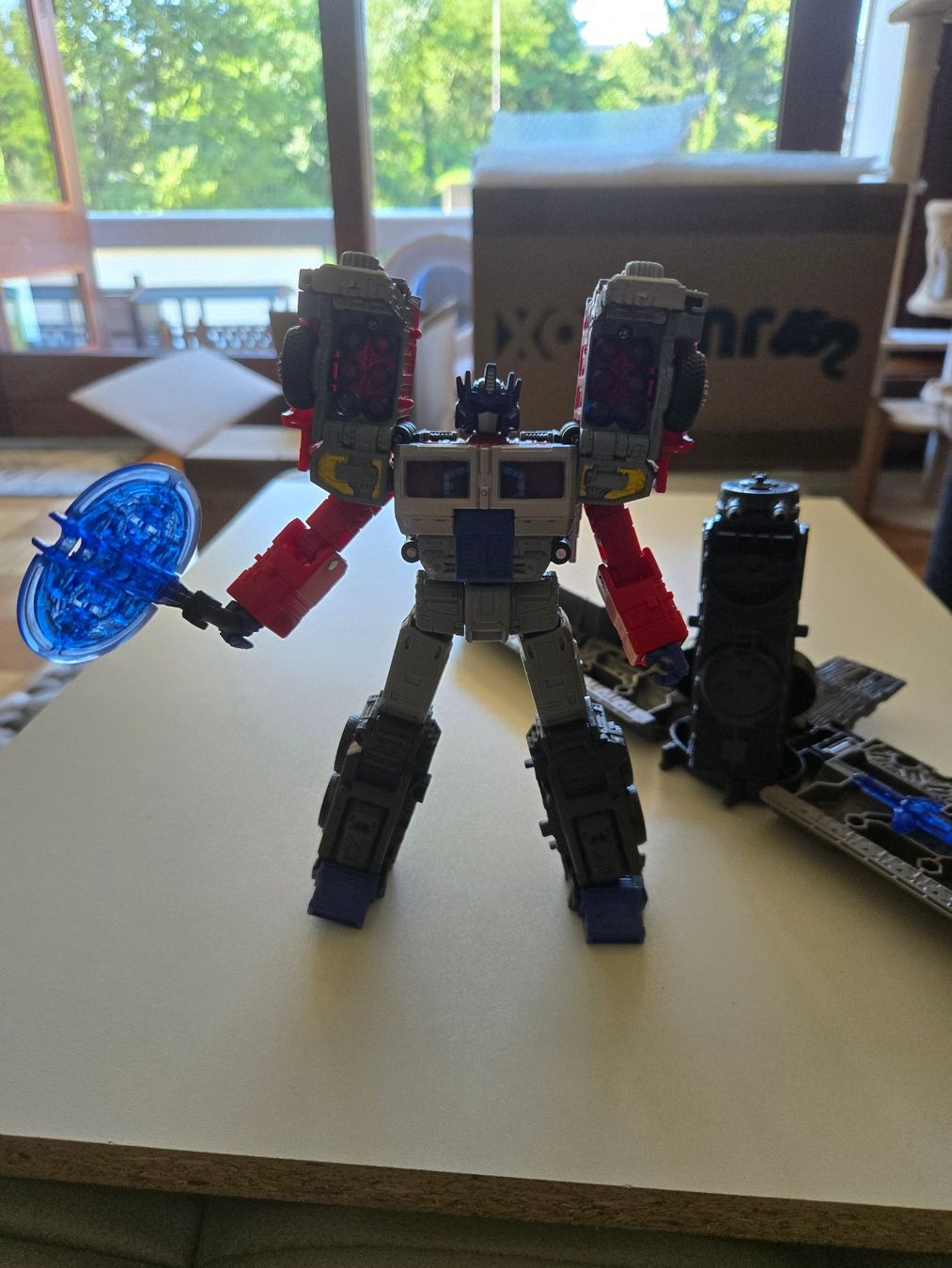 Hasbro Giocattoli: Transformers Legacy Laser Optimus Prime – Usato da Genève venduto da Phoebvs