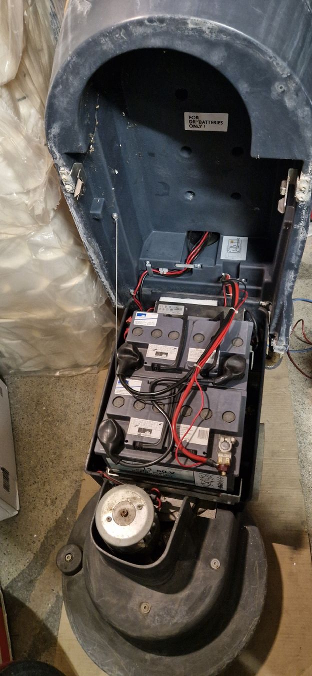 Tutte le macchine: TASKI Swingo 450B Scheuersaugmaschine mit Batterien – Difettoso da Niederlenz venduto da scotti2000 2