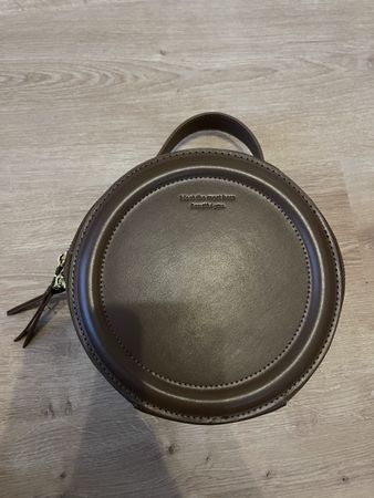 Trendige runde Handtasche in Braun