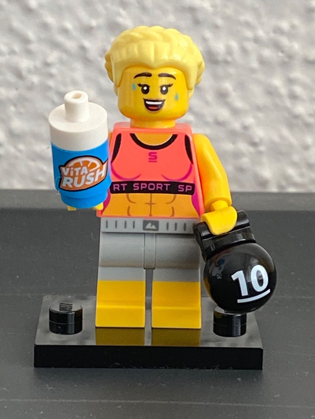 Lego Spielzeuge: Minifigur Lego Gewichtheberin 71045 – Gebraucht aus Eschlikon TG von ArtRecBrick