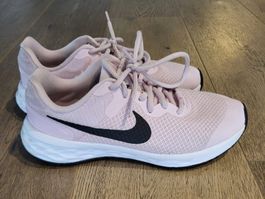 NIKE Turnschuhe, Gr. 36.5 (nur in Turnhalle getragen)