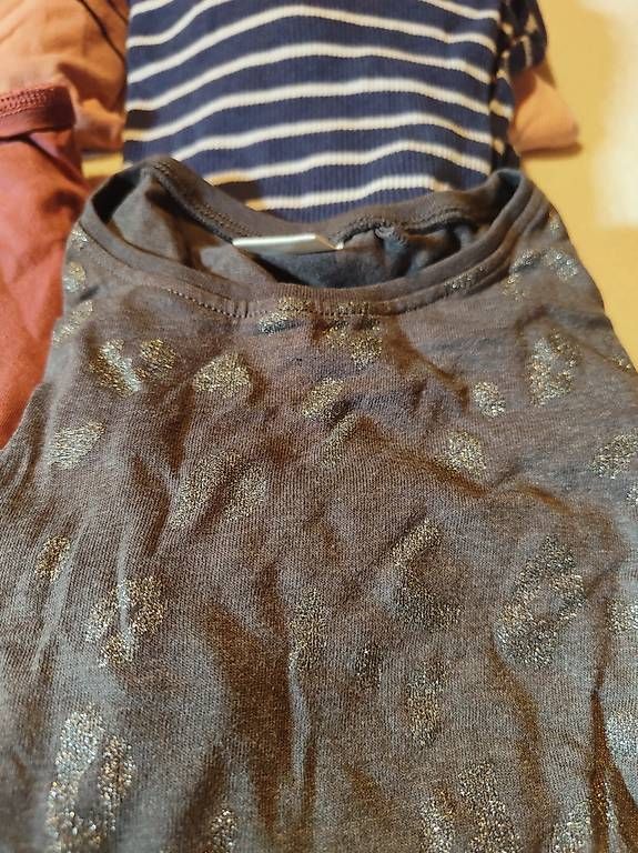Maglioni & Felpe: Langarmshirts Gr.122/128 – Usato da Zürich venduto da aendiiii 3