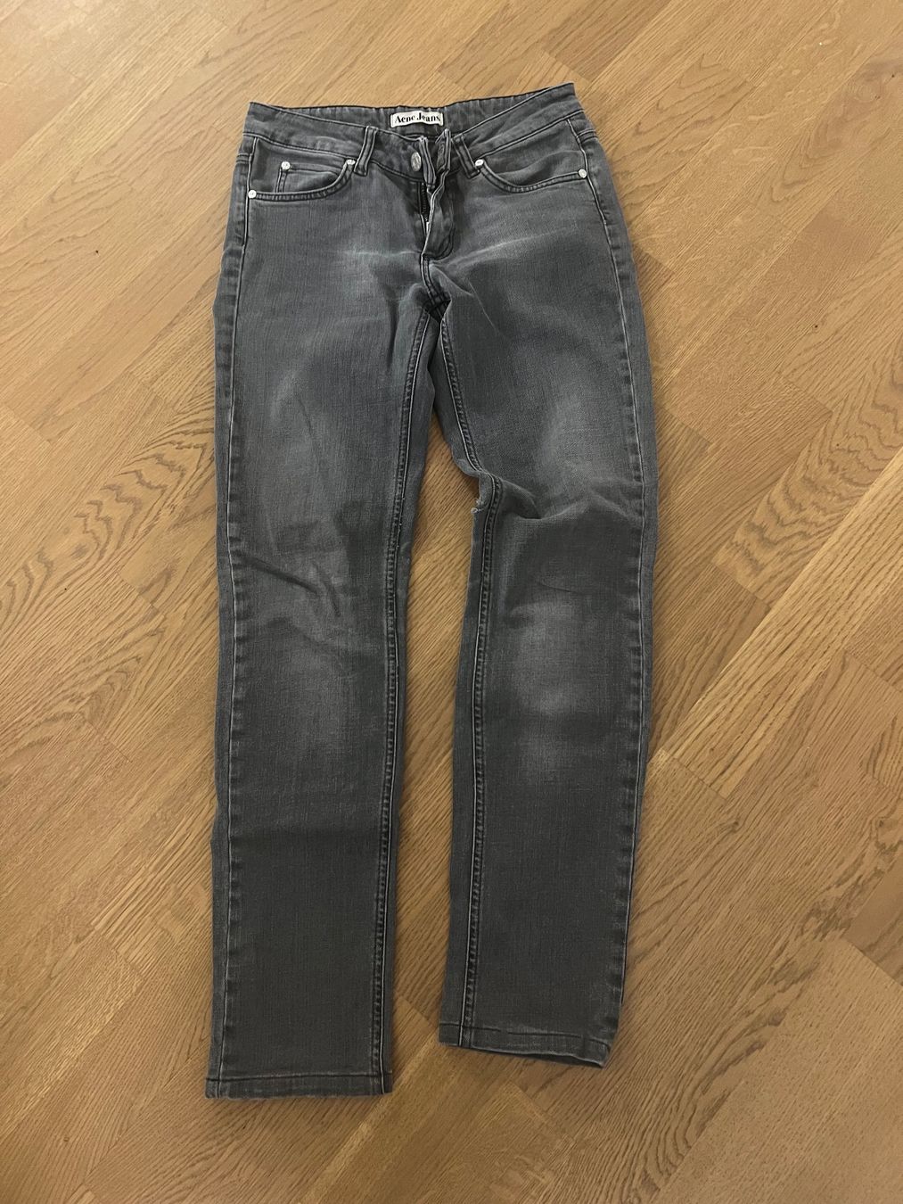 Acne Studios Jeans: Acne Jeans Gr. 26/32 Grau Klassiker – Gebraucht aus Ebmatingen von dartim 1