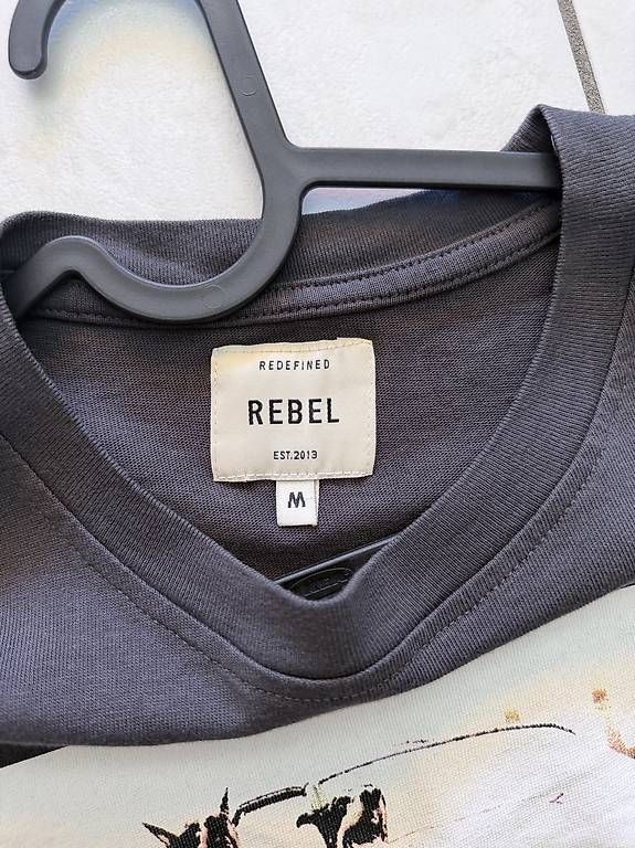 T-shirt: Redefined Rebel T-Shirt – Usato da Urtenen-Schönbühl venduto da ninociotti 1