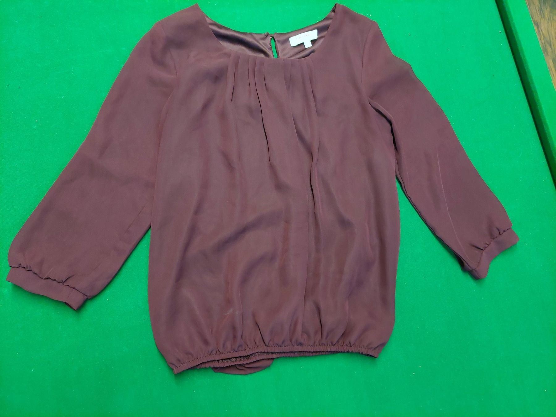 Lotti di vestiti: Hose und Bluse Grösse 34 – Usato da Wynau venduto da Meysi 1