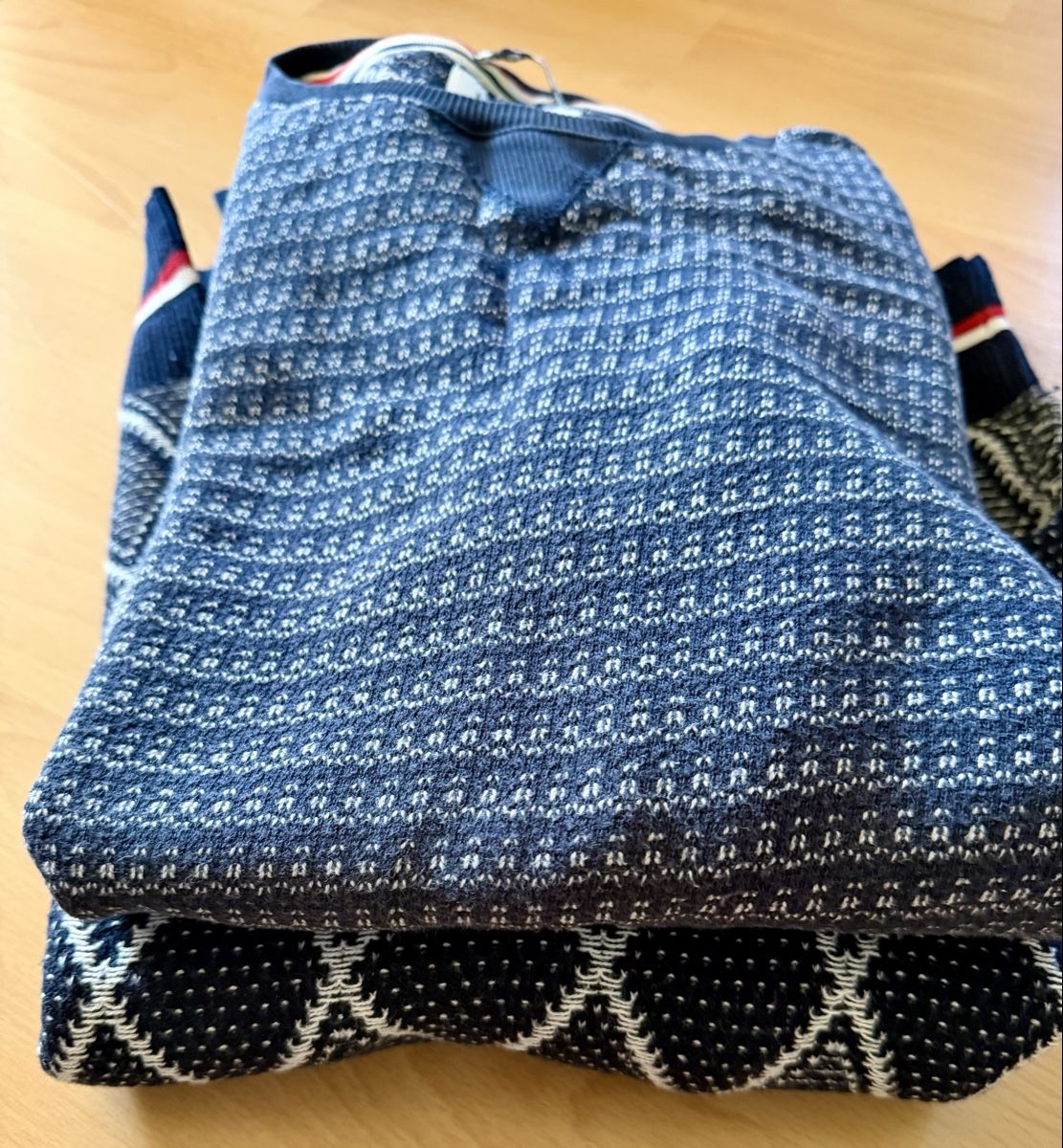 Tommy Hilfiger Maglioni & Felpe: 2 Pullover blau gemustert Strick gebraucht – Usato da Fribourg venduto da Fmia 6