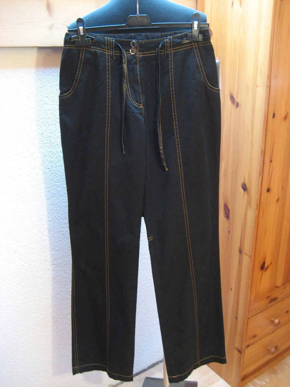 Pantaloni: Pantalon Tuzzi taille 36, neuf – Nuovo e nell'imballaggio originale da Delémont venduto da marryb