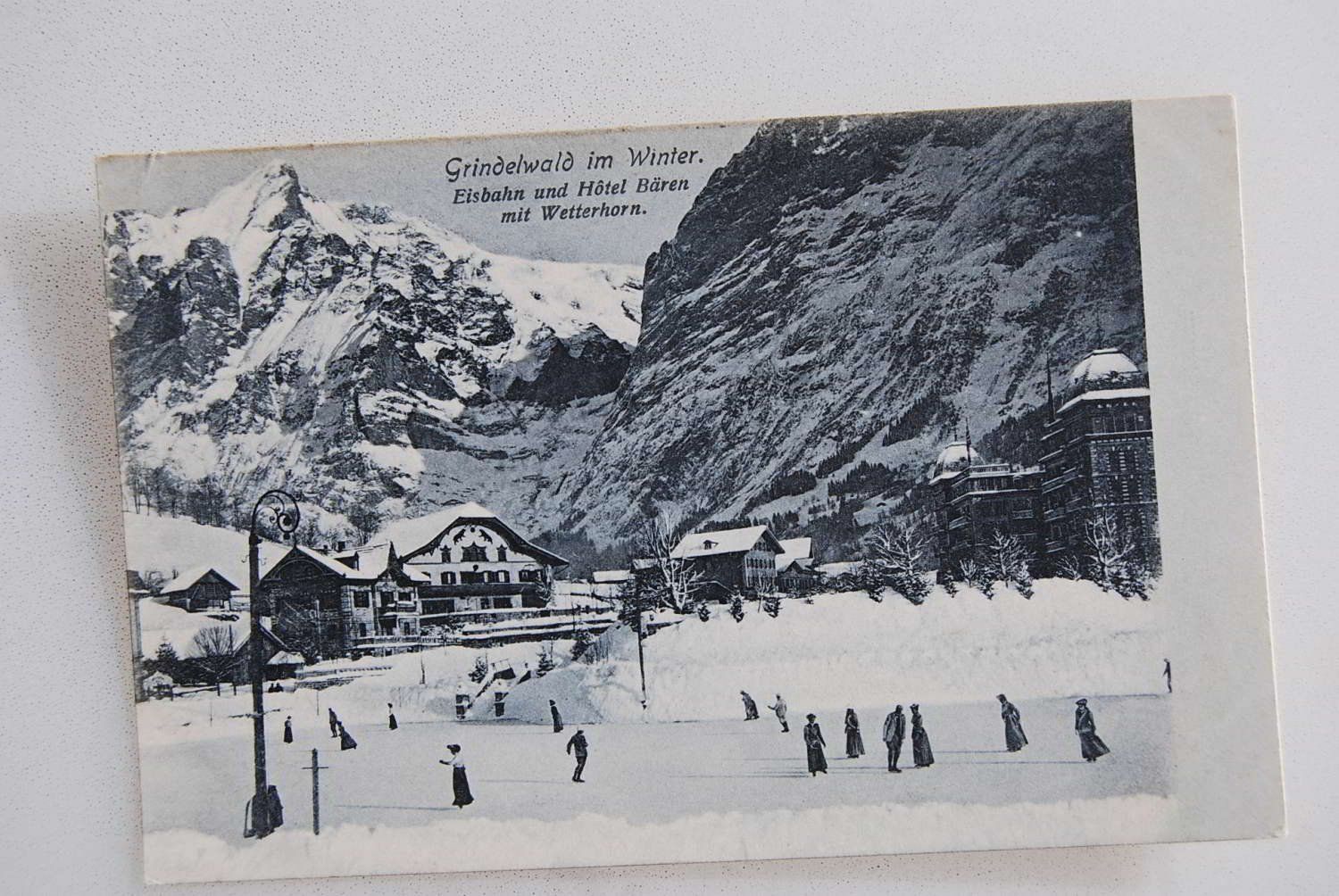 Cartoline postali: AK Grindelwald im Winter, Eisbahn, Hotel Bären – Usato da Rüfenacht BE venduto da Toro06