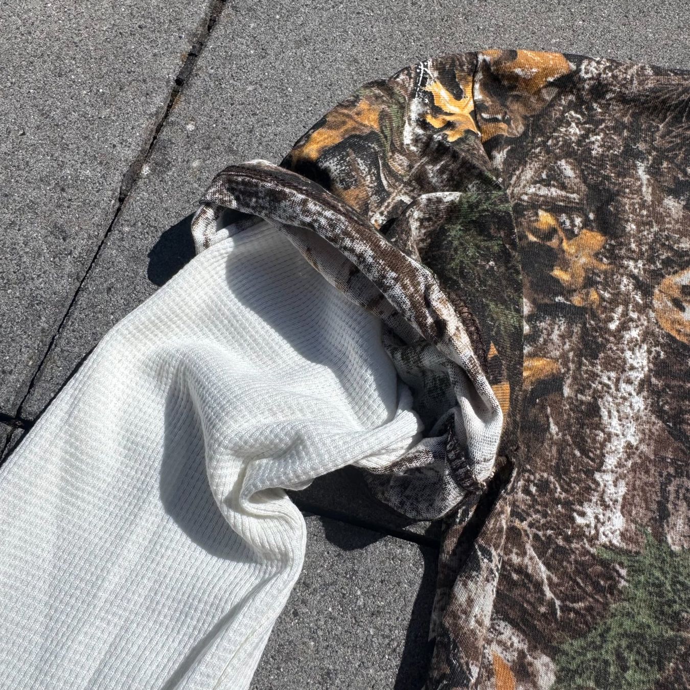 Maglioni & Felpe: Yankees custom made camouflage leaf longsleeve – Usato da St. Gallen venduto da sourced_limited 3