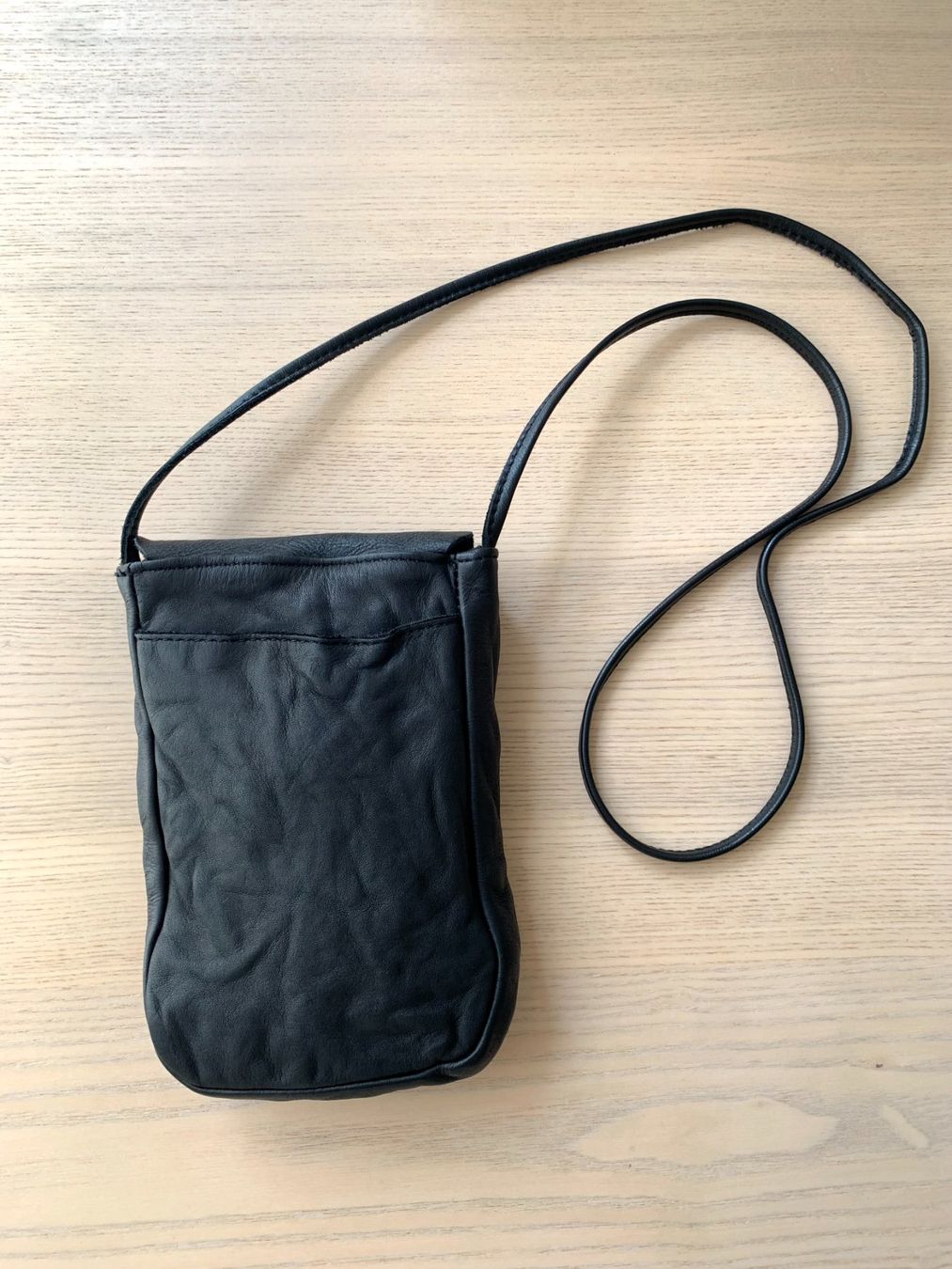 Taschen für Damen: Pas de Calais crossbody small black leather bag – Gebraucht aus Basel von gladghost 1