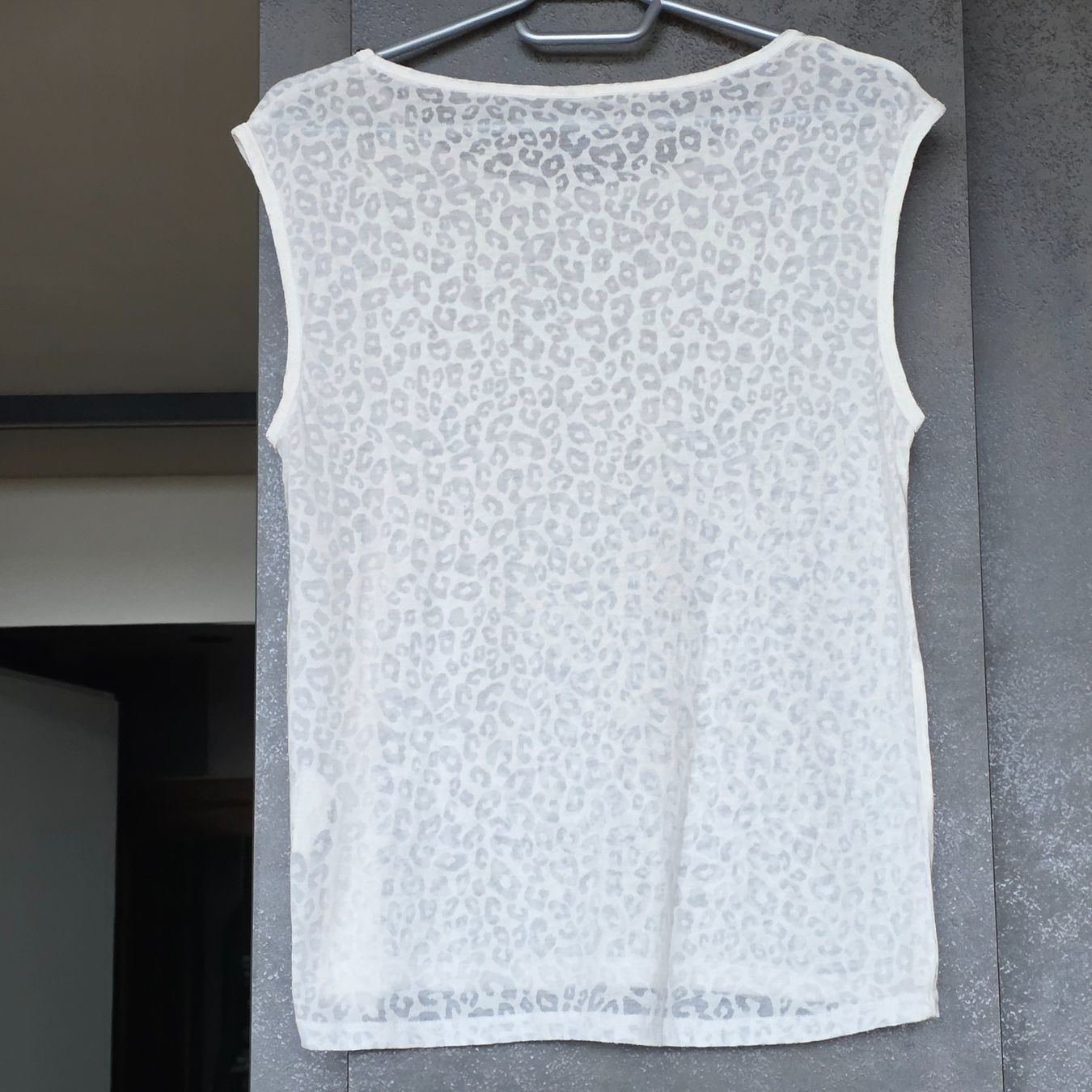 Tops: 🐸 TOP MIT TRANSPARENTEM LEO-MUSTER – Gebraucht aus Môtier (Vully) von Frogs 4