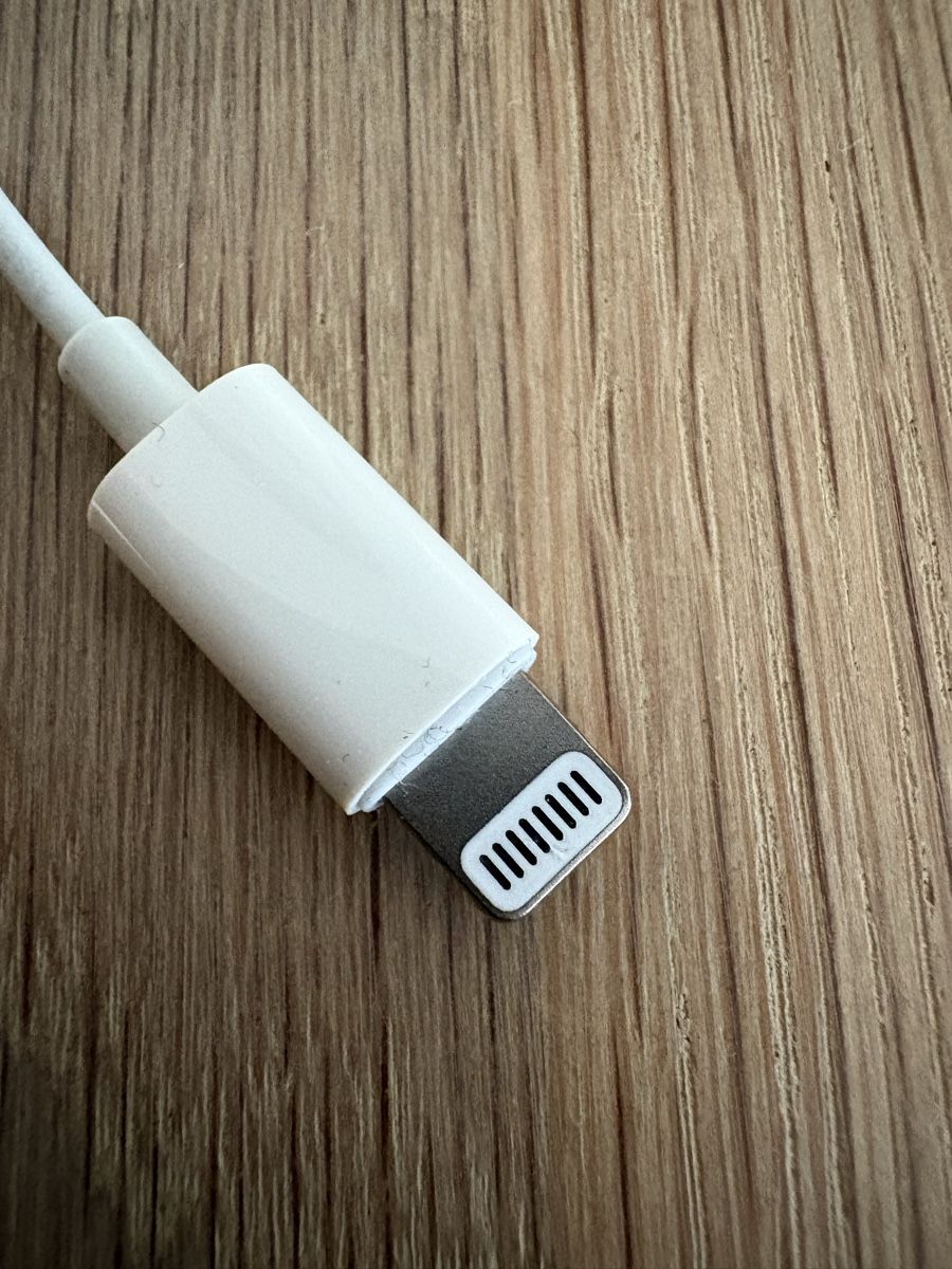 Apple Laufwerke & Adapter: Apple Lightning auf 3.5mm Klinkenadapter neu – Neu (gemäss Beschreibung) aus Wetzikon ZH von mic_ssc8 2