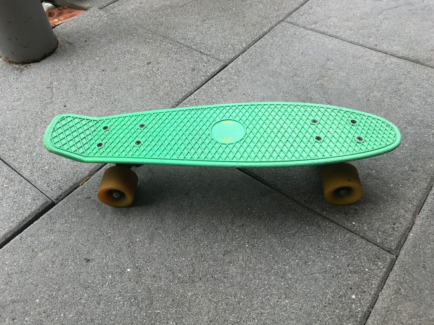 Penny Skateboards Skateboards: Skateboard / Pennyboard grün – Gebraucht aus Bremgarten AG von Belana0