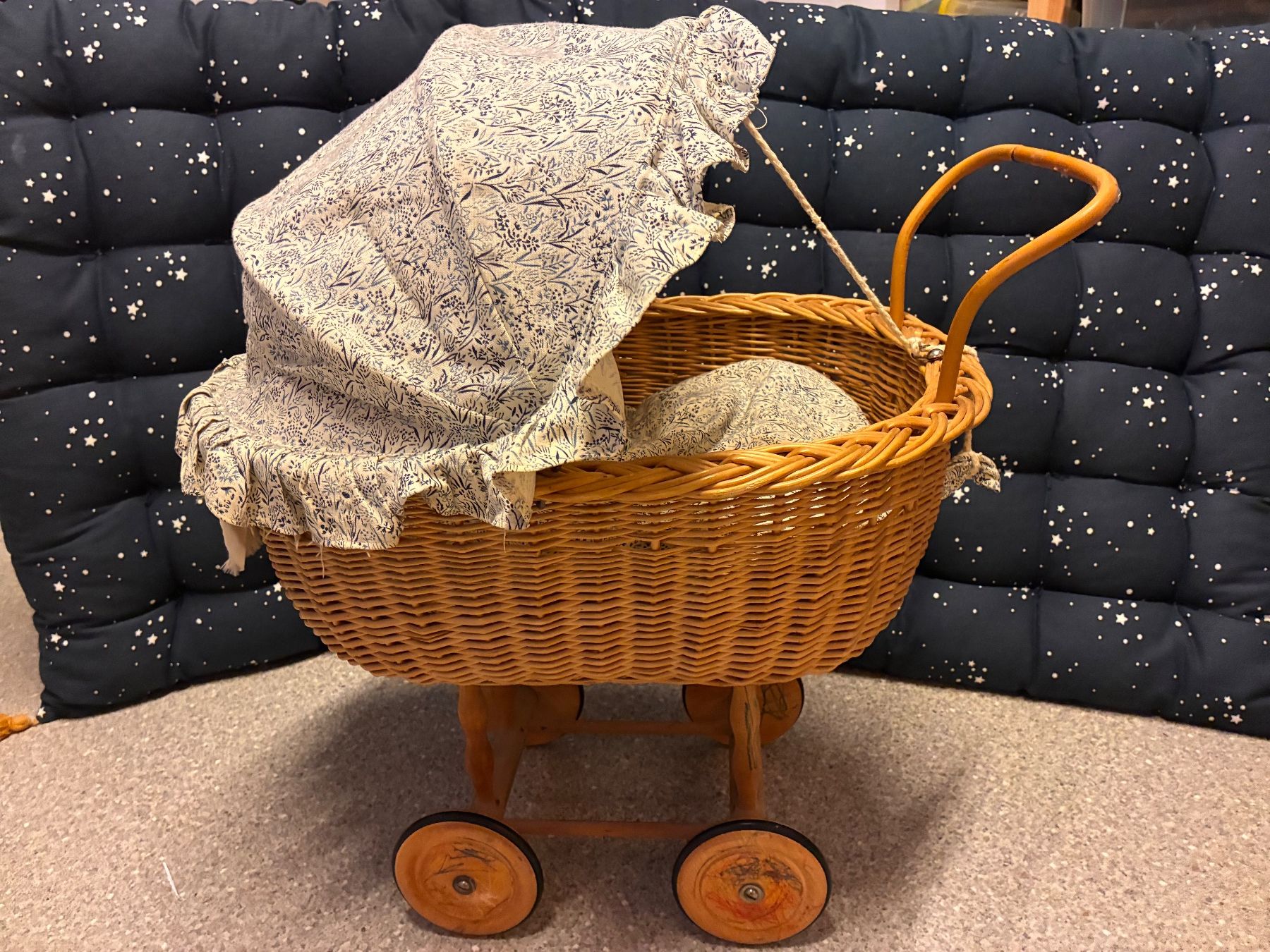 Carrozzine per bambole: Puppen Stubenwagen – Usato da Winterthur venduto da Ele36