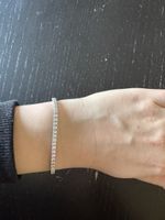 Wunderschönes Tennisarmband mit Zirkonia Steinen besetzt.