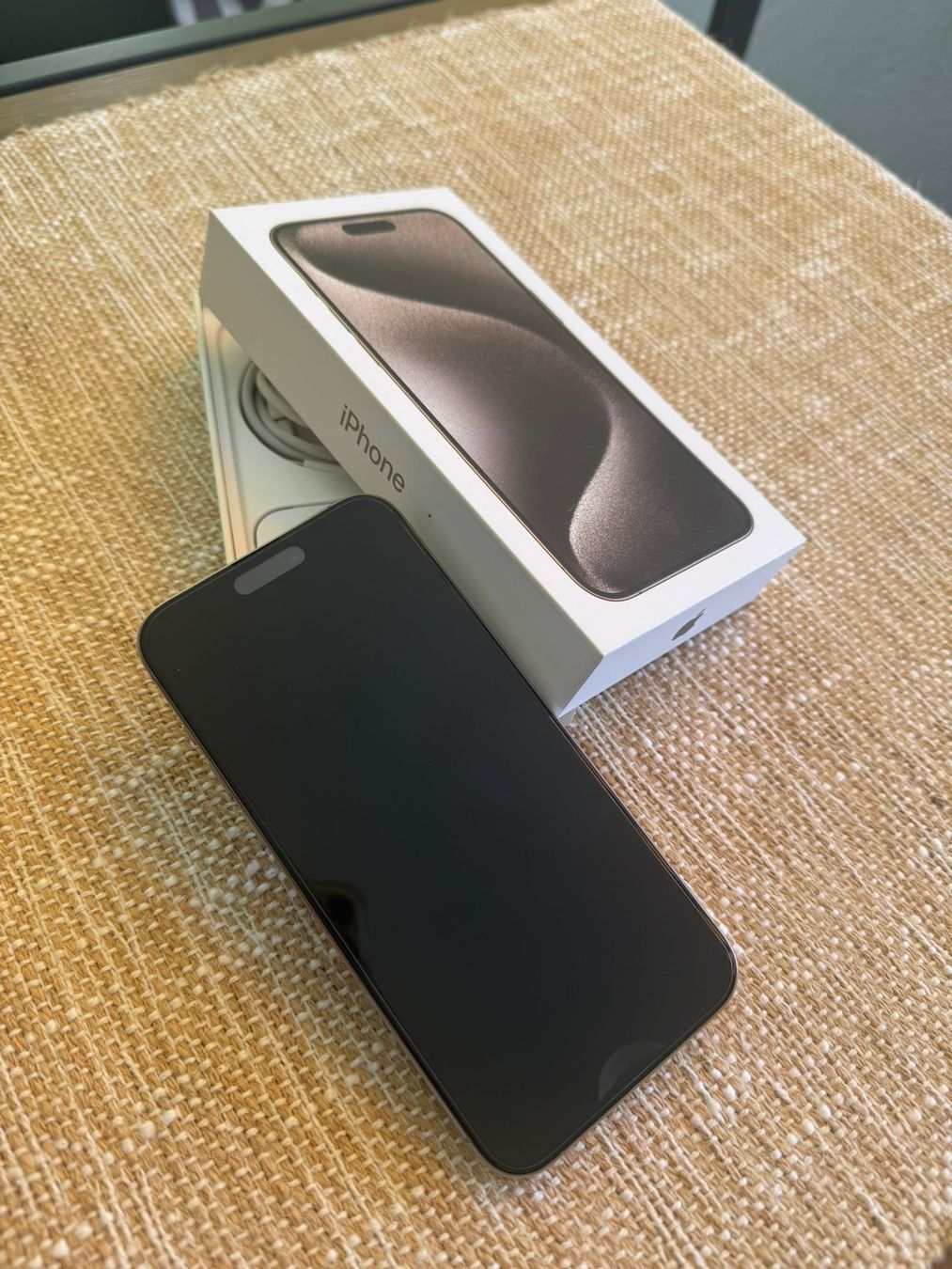 Apple Telefoni cellulari / Smartphones: iPhone 15pro max natural Titanium 256 GB – Usato da Ebikon venduto da el_carpincho