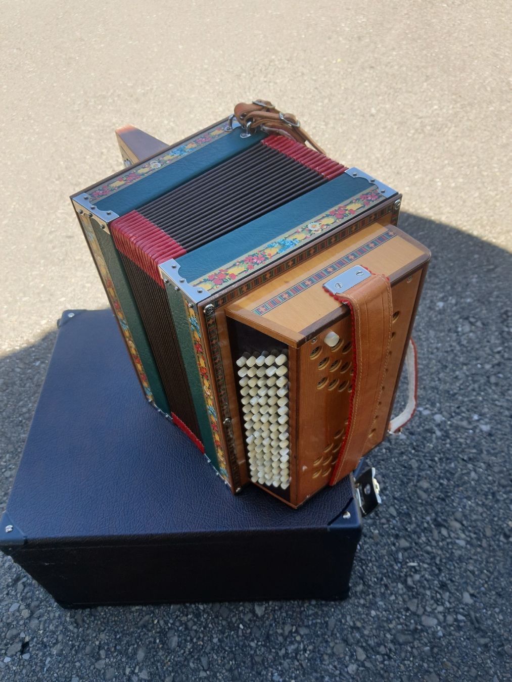 Musikinstrumente: chromatish schwyzerorgeli  – Gebraucht aus Pont-de-la-Morge von Mirabelle0 8