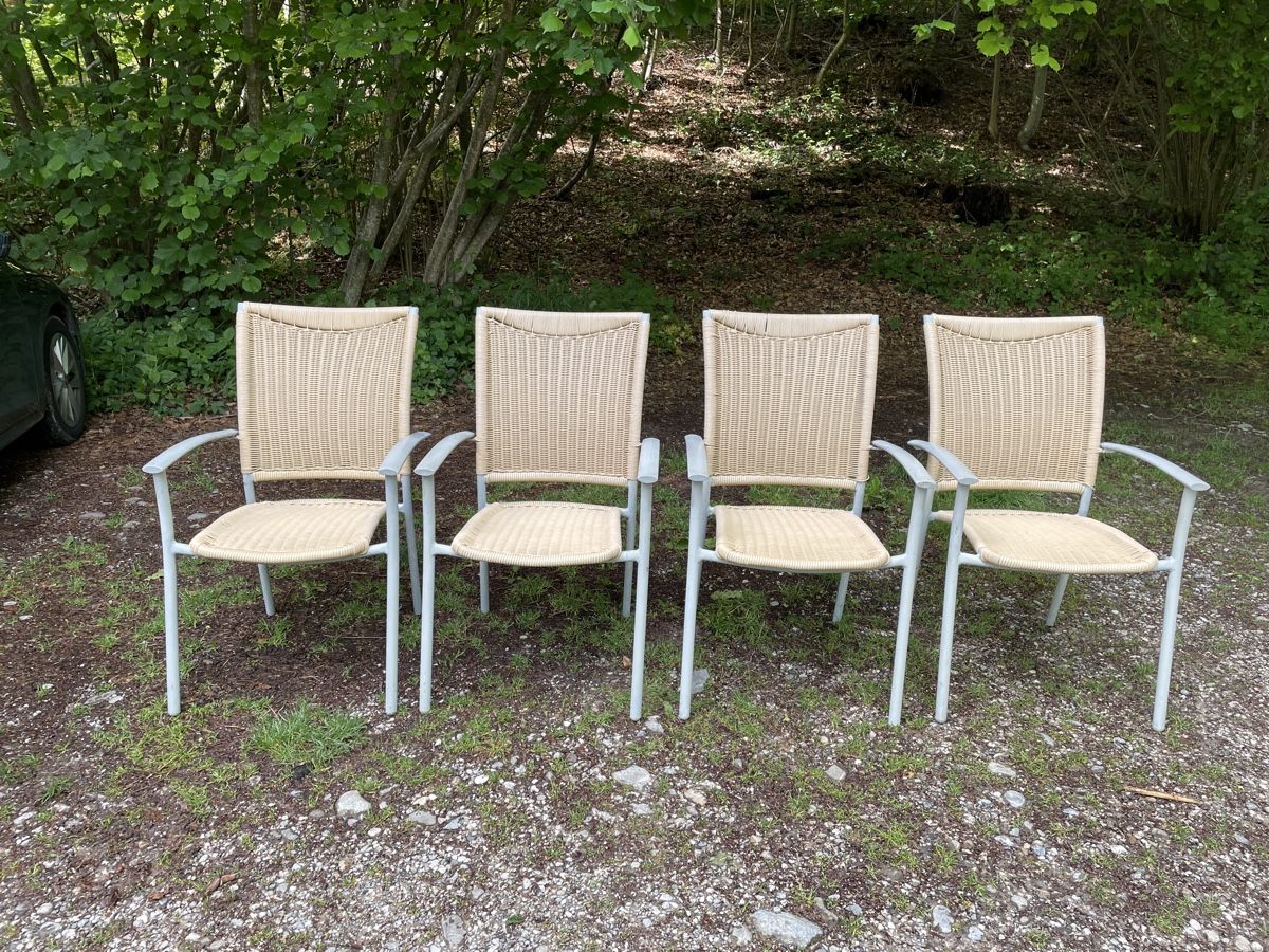 Sedie: 4 Gartenstühle, Stapelstühle, hellbeige, Gartensaison! – Usato da Ostermundigen venduto da Pehido22