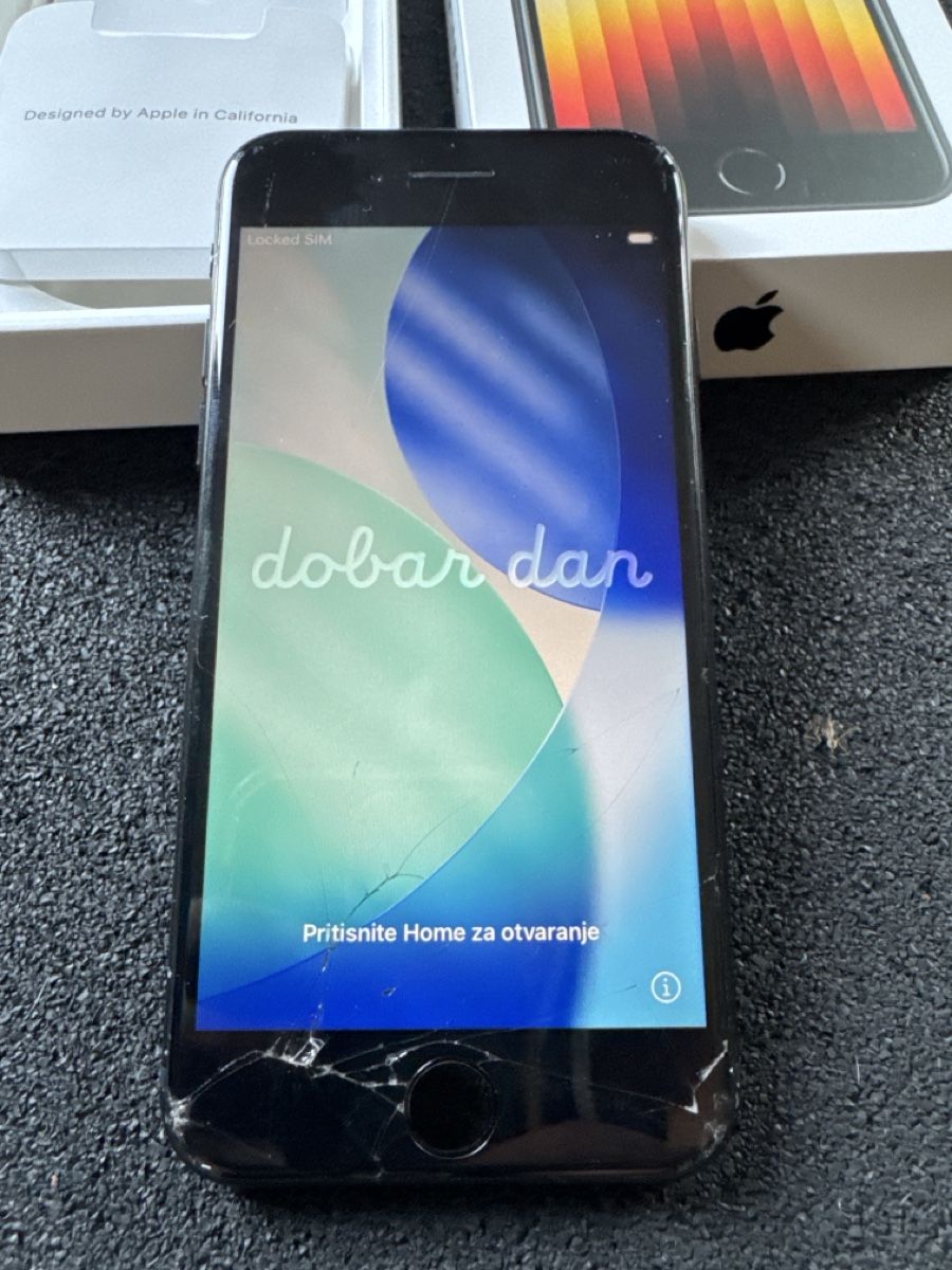 Apple Handys / Smartphones: iPhone SE (3rd gen) 128GB Midnight, endommagé – Gebraucht aus Pâquier-Montbarry von ada_w658