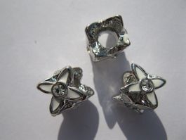 2 Grosslochperlen, Beads, Blume, weiss mit Strass