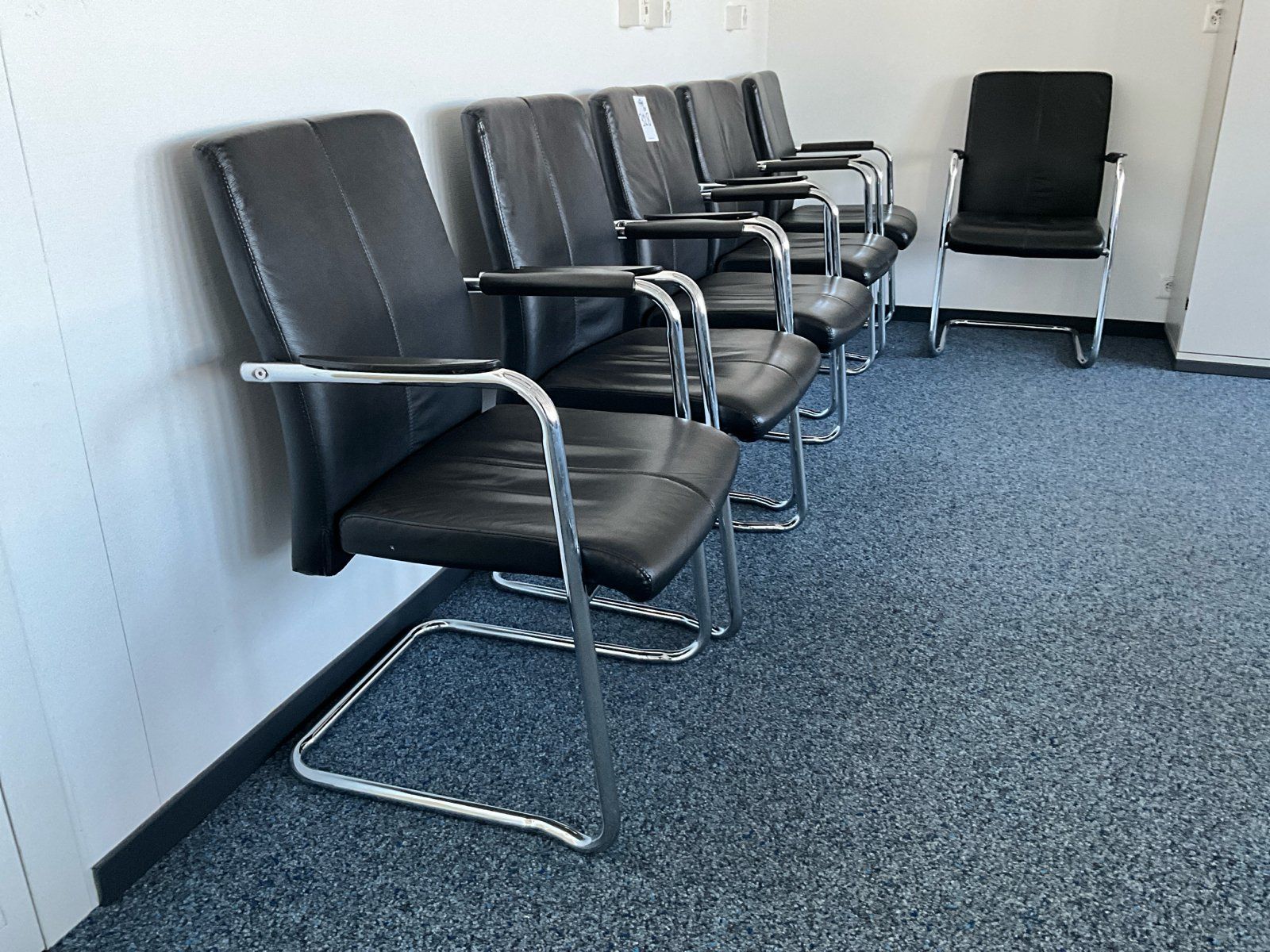 Sedie: 6 Stühle mit Lederüberzug – Usato da Zürich venduto da PIPM_Switzerland 2