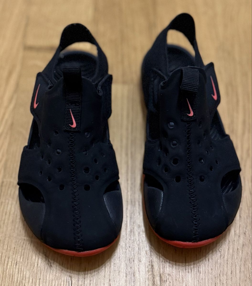 Nike Scarpe per ragazzi: Trekking Sandalen und Wasserschuhe – Usato da Pfäffikon SZ venduto da dom_6zfl 5