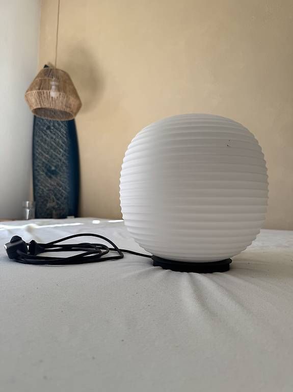 Lampade: Design Tischlampe NEW WORKS Lantern Globe Medium 30 cm – Usato da Zürich venduto da Hanglooi