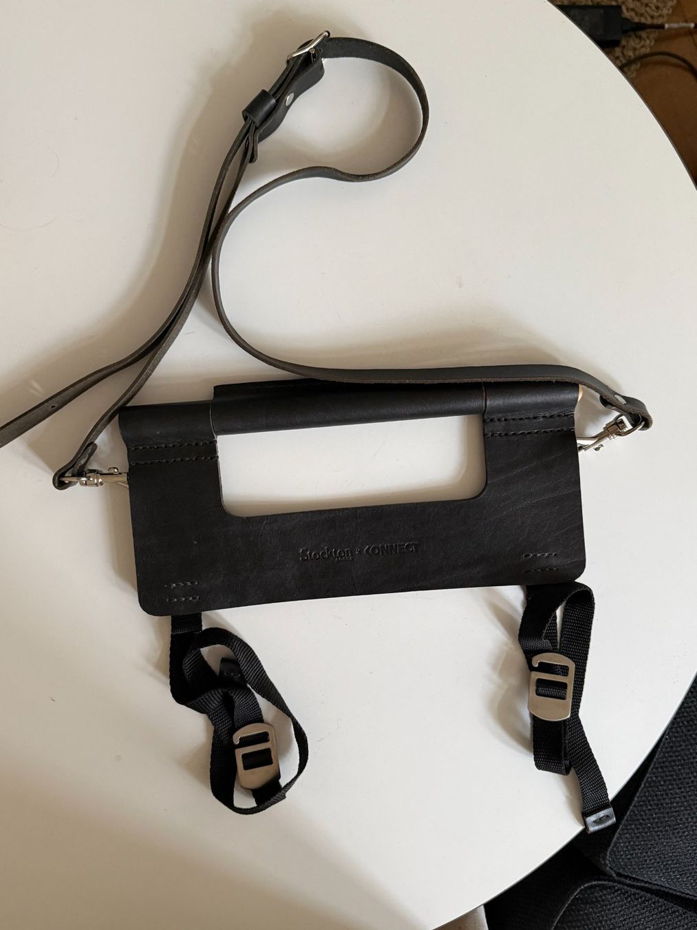 Attrezzatura da arrampicata: Yogamatten-Tragegurt aus Leder – Usato da Basel venduto da Smarten 1