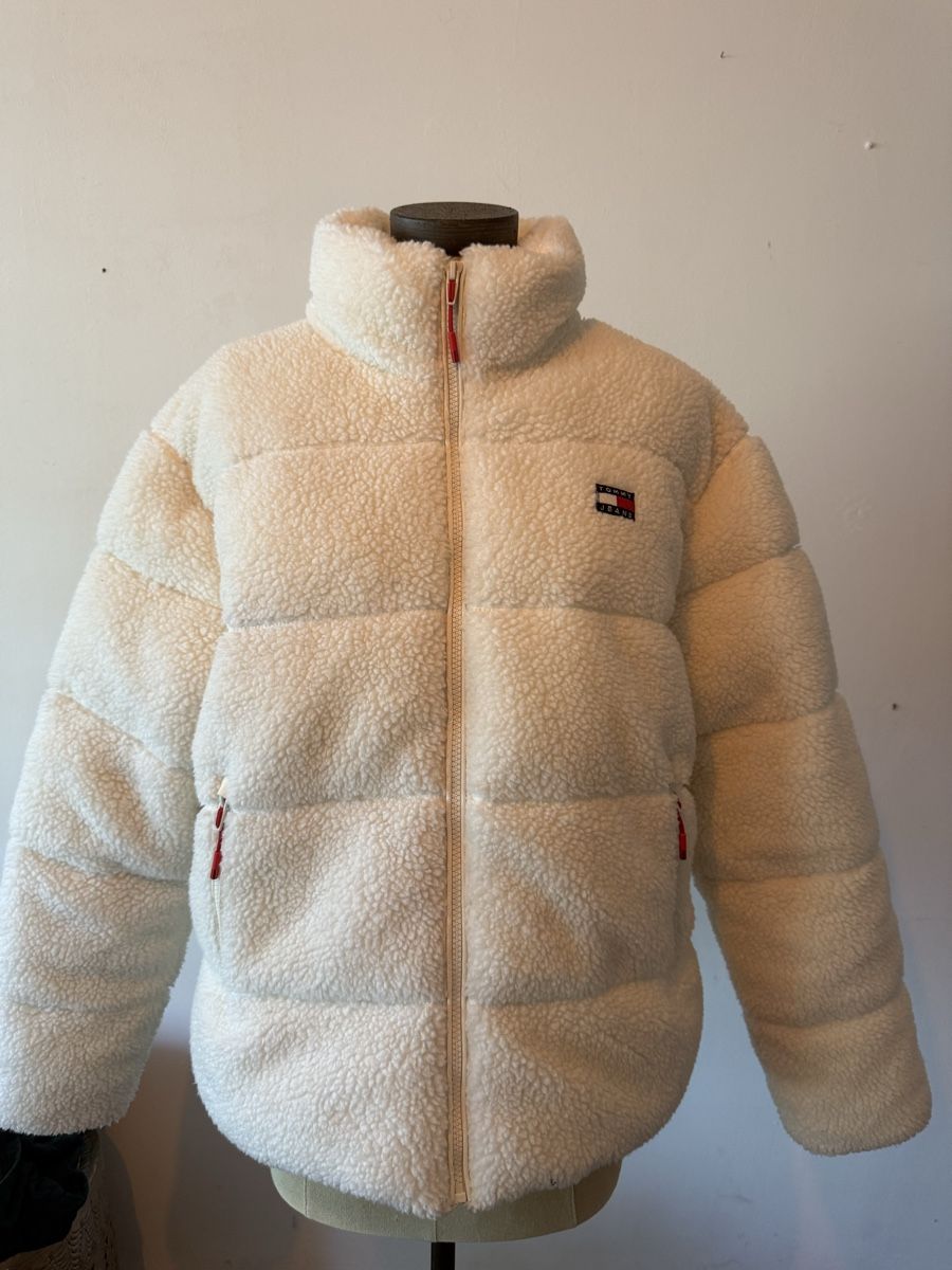 Tommy Hilfiger Vestes: Tommy Jeans Winterjacke Gr. M – D'occasion à Uzwil par Weihnachtsgnom