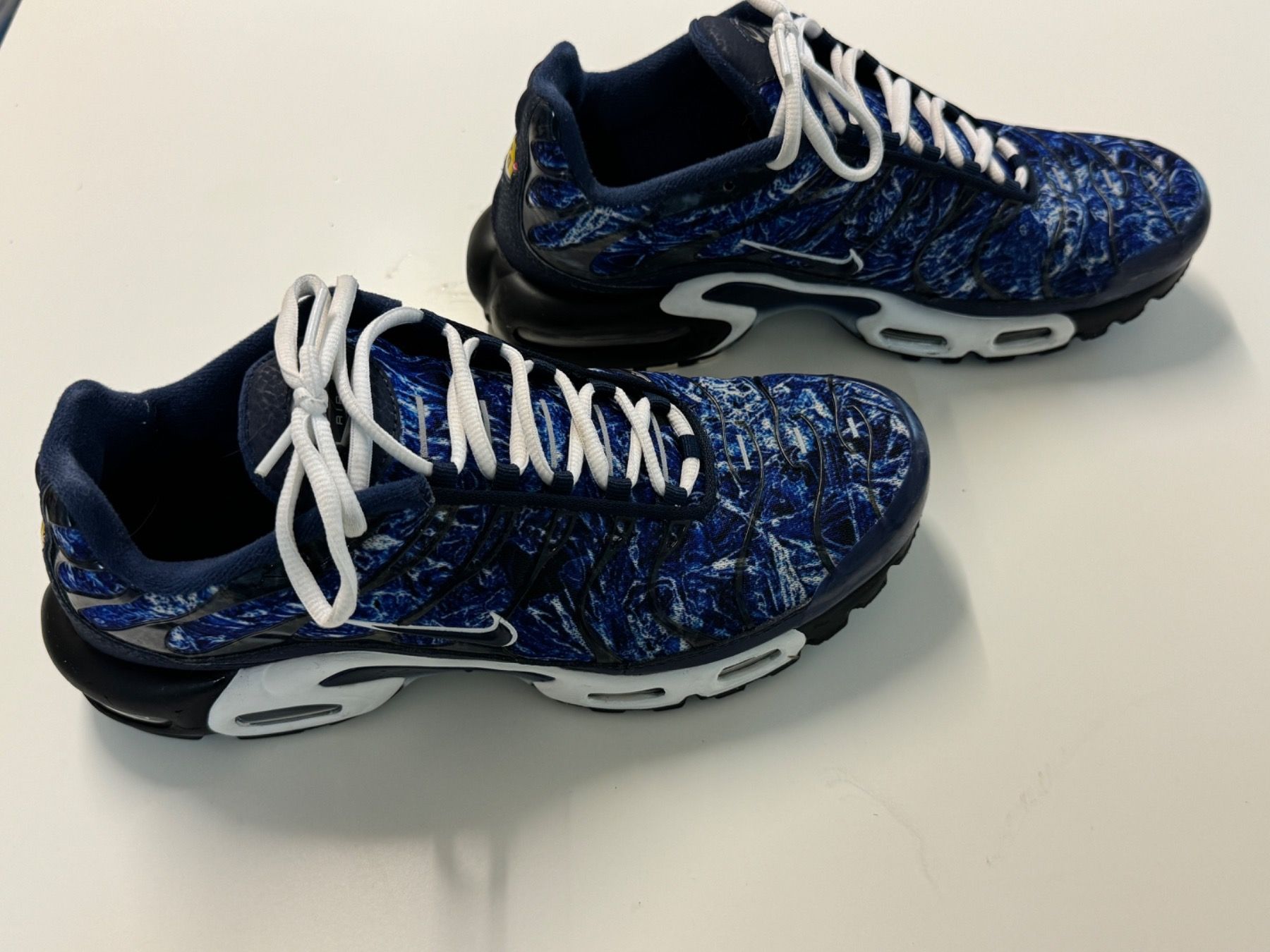Nike Scarpe da uomo: Nike Air Max Plus Midnight Navy White 44 – Usato da Neftenbach venduto da Sunnystreet 1