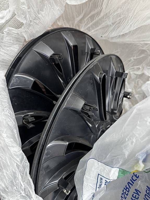 Cerchioni: Tesla Model Y Wheel covers Radabdeckungen Uberturbine – Usato da Zumikon venduto da klaxhu 2