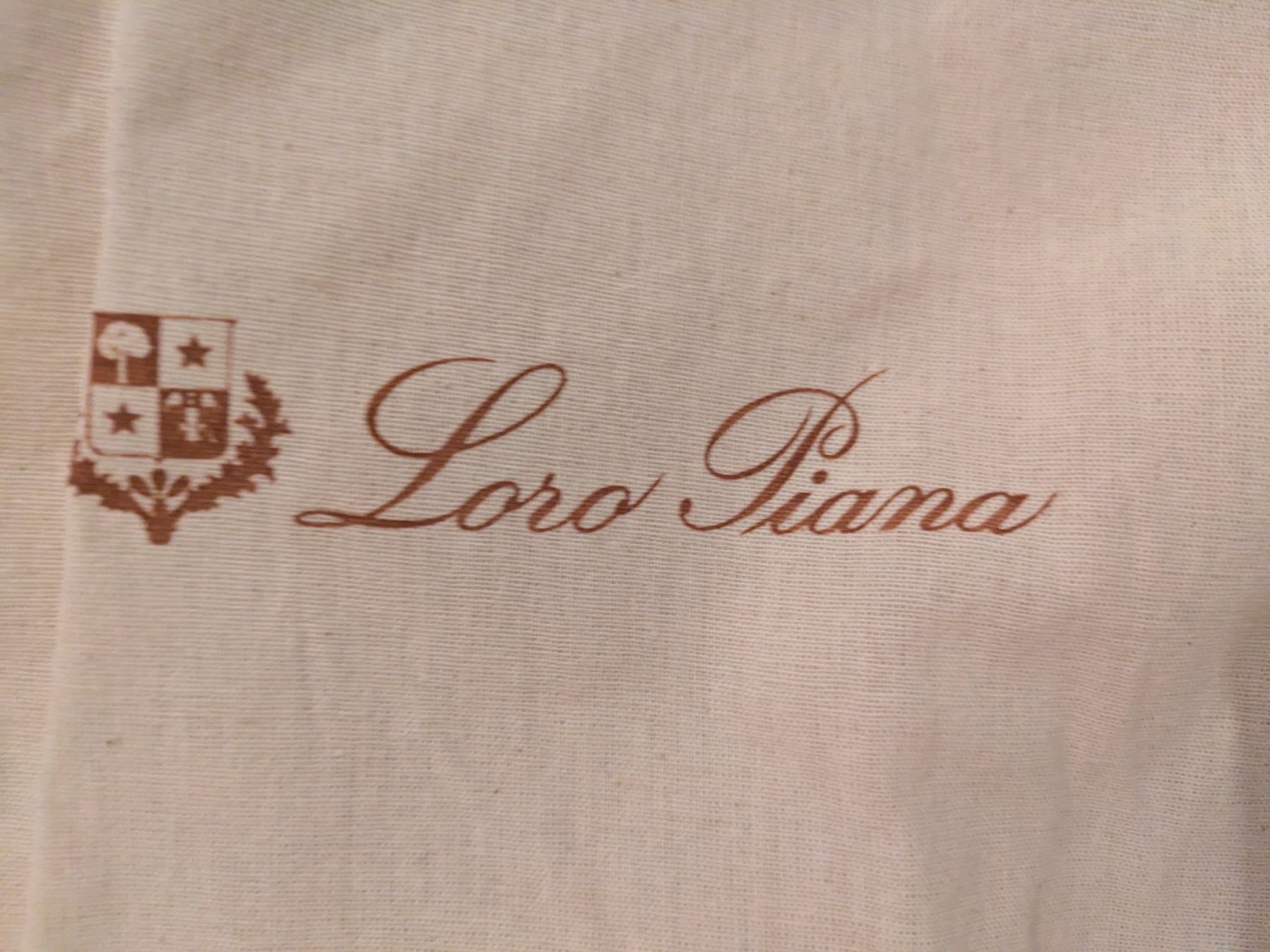Loro Piana Borse: Kleidersack Loro Piana beigefarben – Usato da Zürich venduto da EMLJ 1
