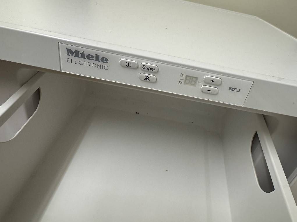 Miele Congélateurs: Small Miele freezer – D'occasion à Binningen par ferschdenix 3
