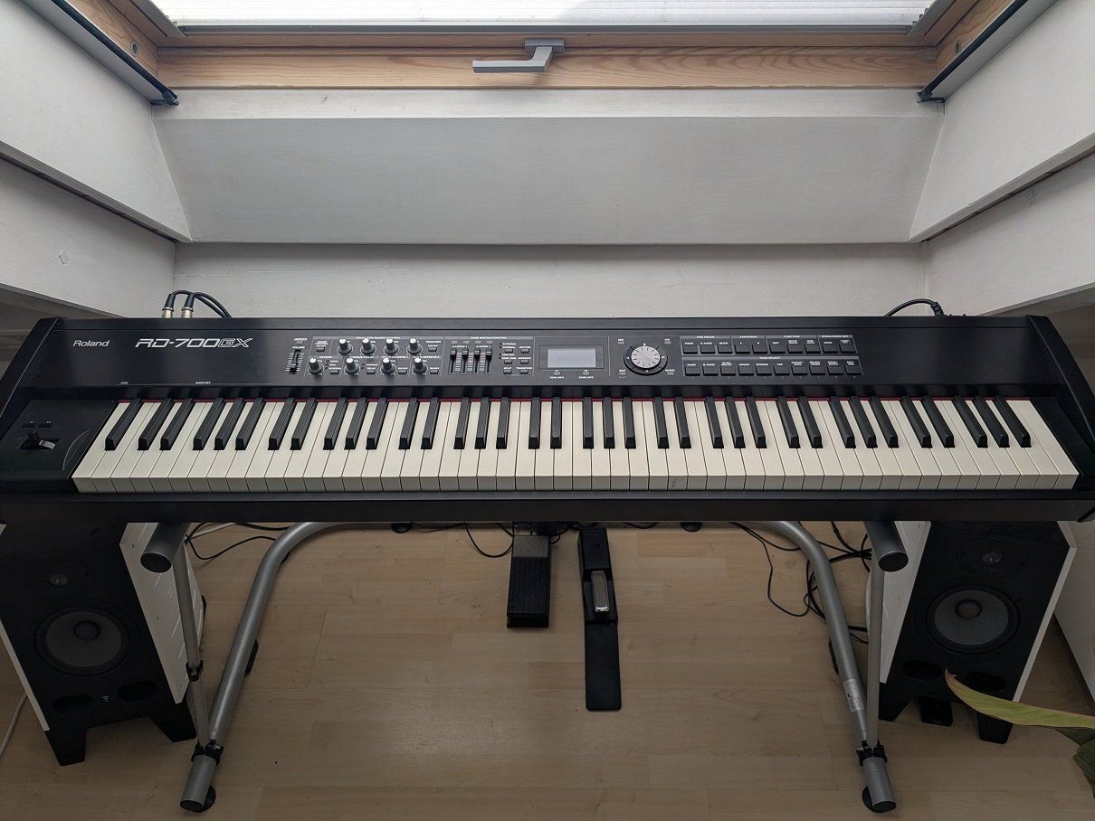 Roland Strumenti musicali: Roland RD-700GX Stagepiano – Usato da Altendorf venduto da privateclient
