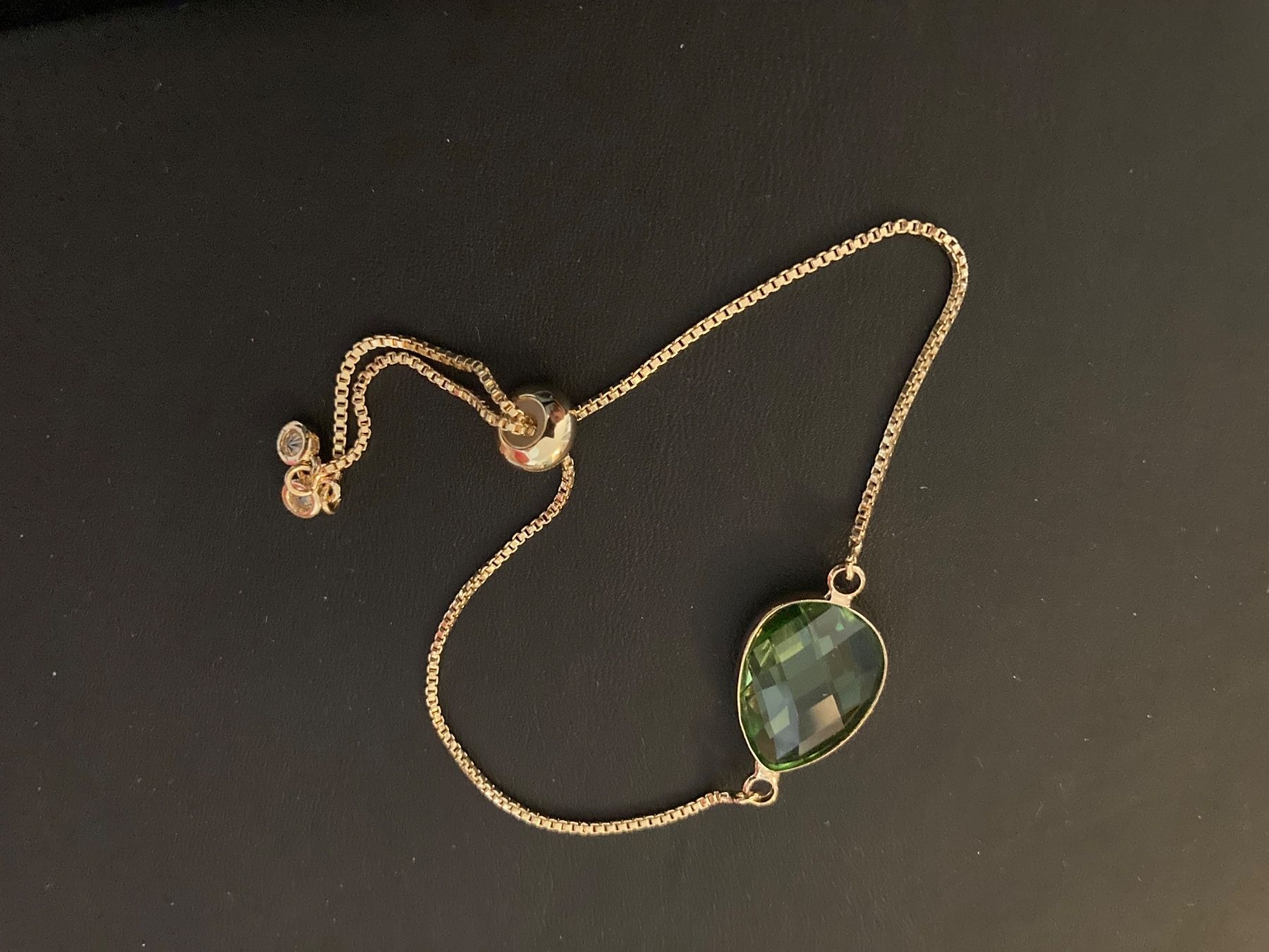Bracciali & Braccialetti: Bracelet doré avec cabochon en verre vert – Usato da Genève venduto da ct_fqr8
