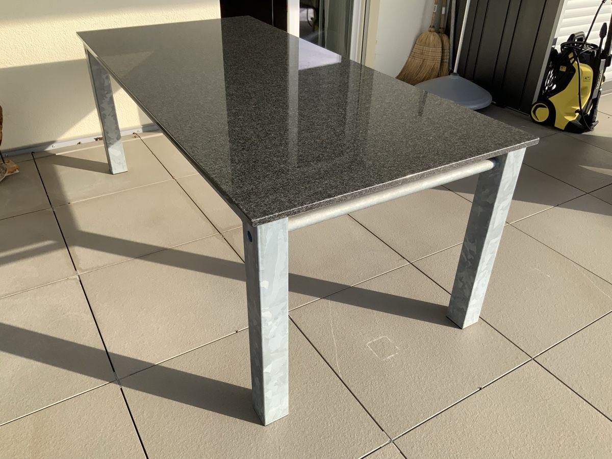 Tables: Gartentisch mit Granit Tischplatte – Neuf (Voir description) à Zürich par Aqua2