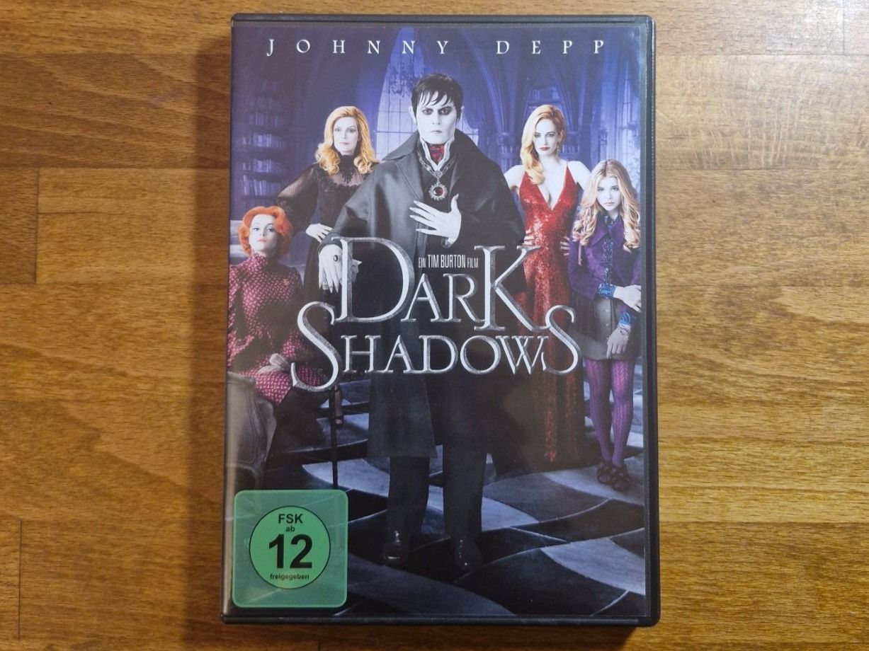 Tous les DVDs: Dark Shadows (2012) – D'occasion à Pfungen par Whitie