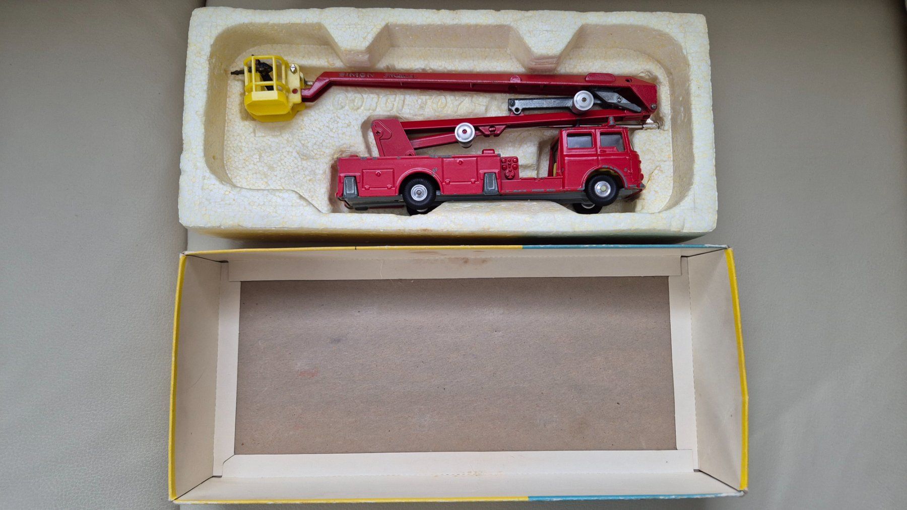 Corgi Toys Modellini d'auto: Corgi Toys MAJOR 1127 Simon Snorkel Fire Engine – Usato da Jona venduto da petzi2 3