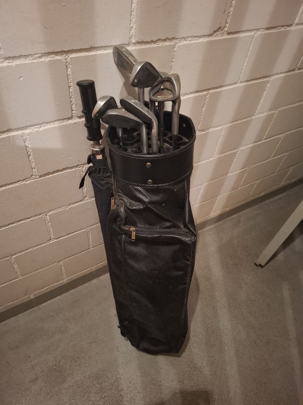 Schläger & Sets: Golftasche mit einigen Schlägern – Gebraucht aus Lenzburg von Dillor 2