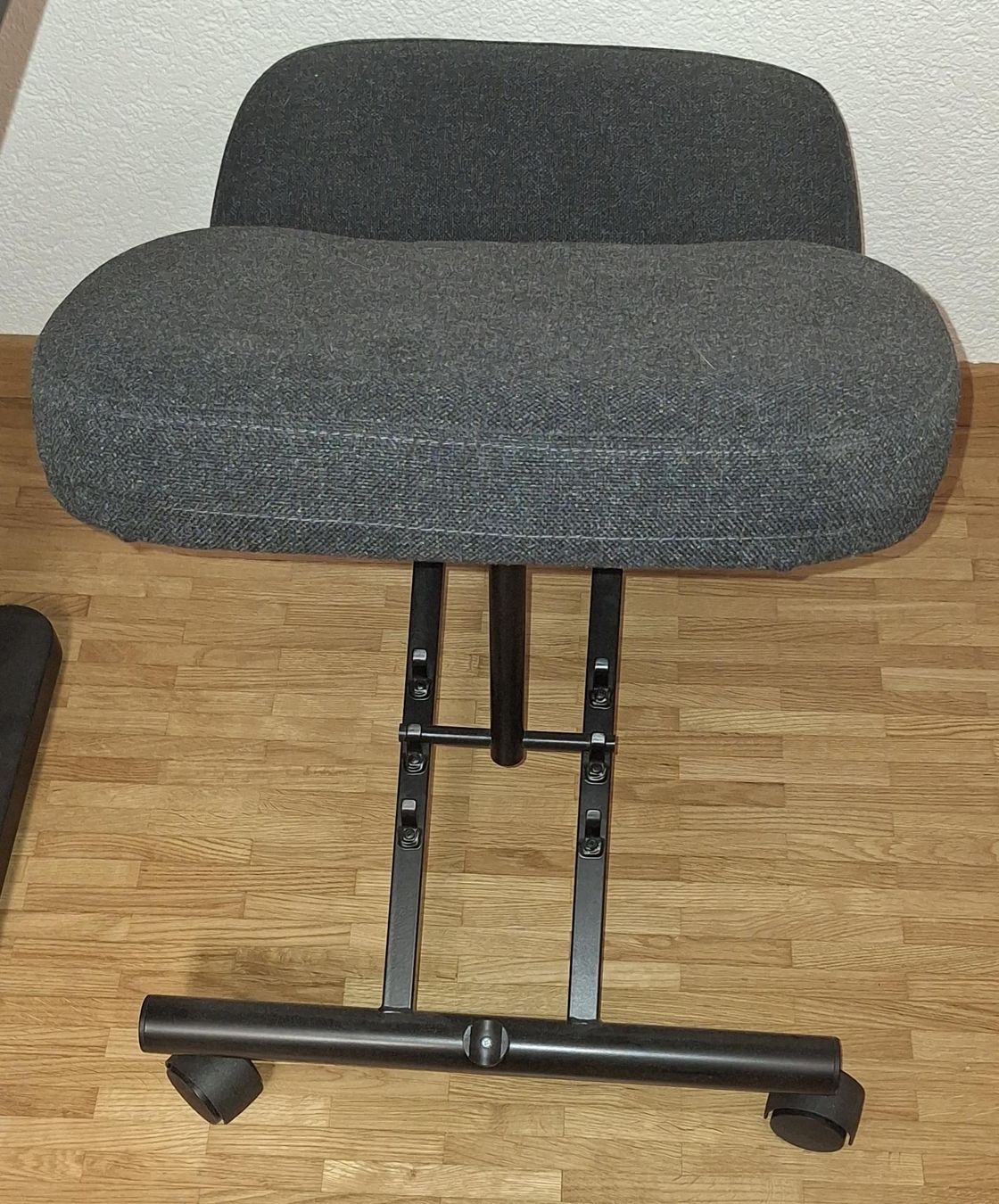 Ikea Stühle: IKEA Kniestuhl EIFRED – Gebraucht aus Herzogenbuchsee von ReThron