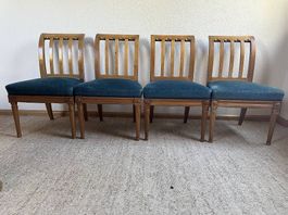 4 klassische Holz-Esszimmerstühle,  vintage