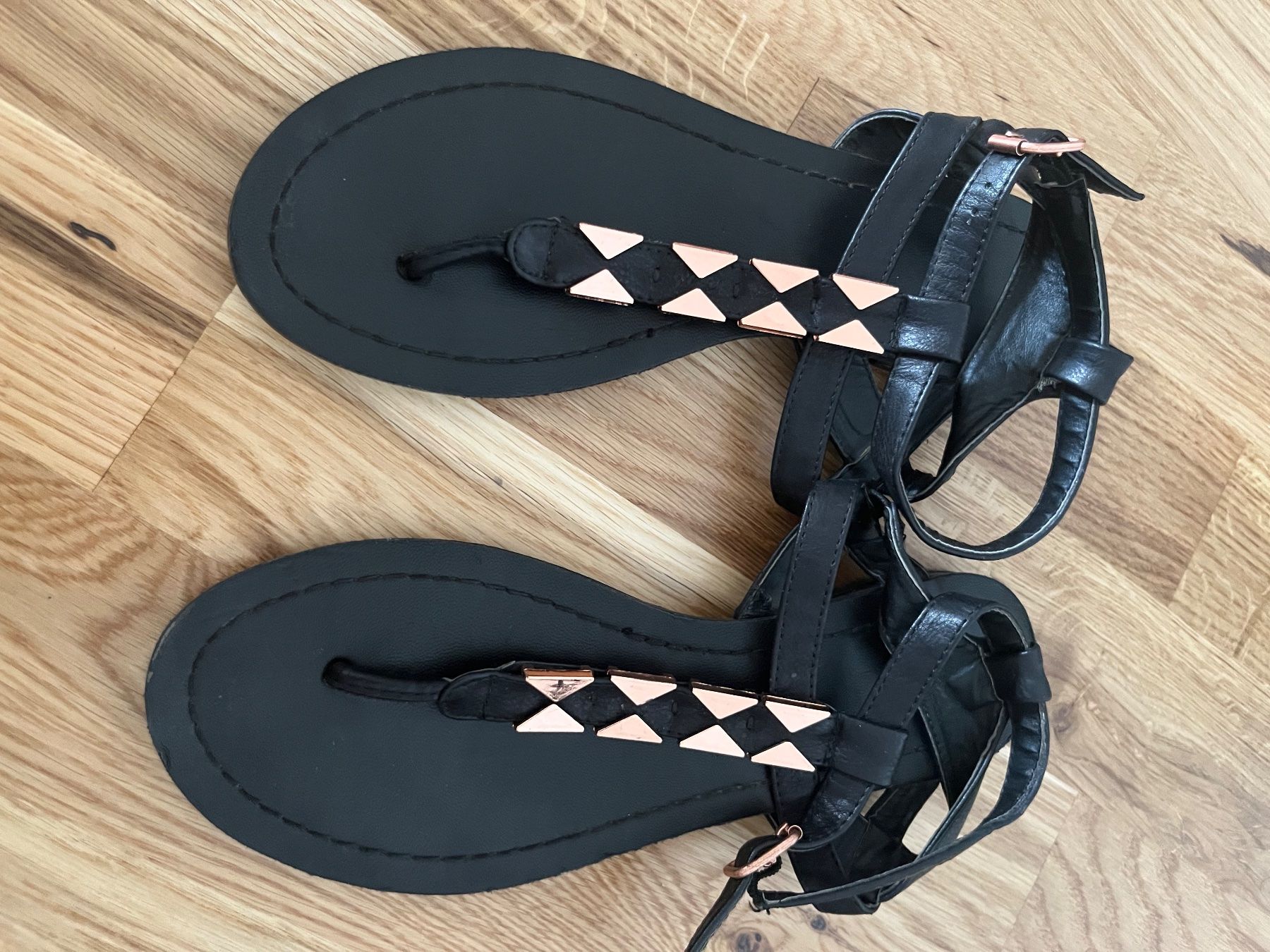 Damenschuhe: Flache Sandalen für Damen – Gebraucht aus Zürich von Dita06