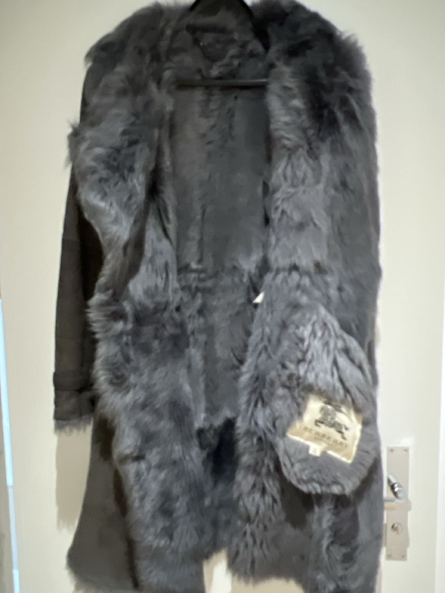 Burberry Cappotti: Burberry Lammfellmantel, grau, Gr 38 – Usato da schaan venduto da Ak9jg8 5